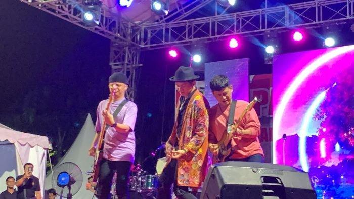 Puncak acara Lewu Palangka Festival, Erdian Aji Prihartanto atau akrab disapa Anji tampil spektakuler dihadapan Wali Kota Palangkaraya, Fairid Naparin dan masyarakat Kota Palangkaraya, Minggu (23/7/2023).