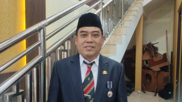 Kepala Disdik Kotim Muhammad Irfansyah menyatakan, pihaknya memperbolehkan sekolah yang terdampak kabut asap untuk menunda jam masuk demi keamanan dan keselamatan para murid.