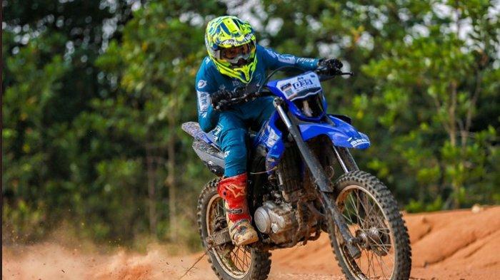 Seri ke-3 balapan Shell bLU cRU Yamaha Enduro Challenge 2023, berlangsung di area Secaba Rindam III Siliwangi, Sindanglaya, Kabupaten Bandung, Jawa Barat, 11-12 November 2023.