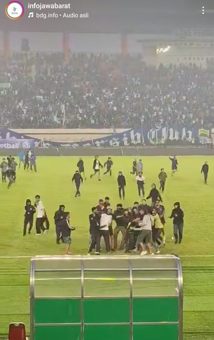 Kericuhan di Stadion Si Jalak Harupat, seusai laga Persib vs Persija