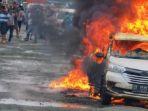 Mobil Minibus Silver Terbakar di Jalan Christopel Mihing Sampit, Satu Orang Alami Luka Bakar