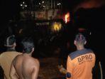 Kapal Tugboat Terbakar di DAS Barito, 2 ABK Luka Bakar Belum Siuman, Korban Tenggelam Belum Ketemu