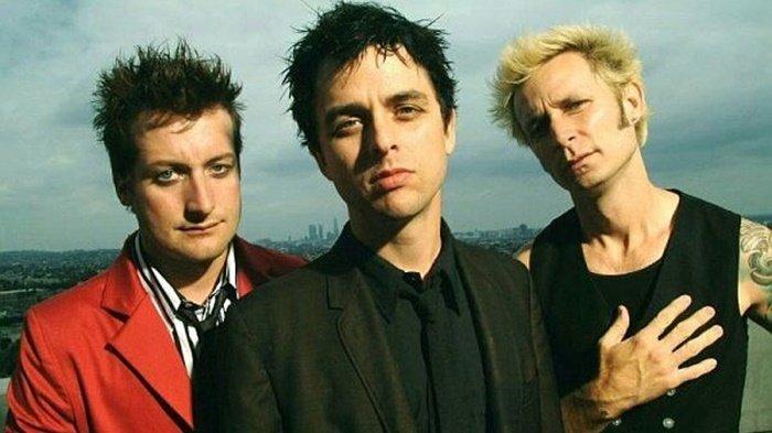 Green Day: Lebih dari Sekedar Punk Rock - Mengupas Makna Tersembunyi di Balik "Father of All…"