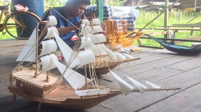 Harga Miniatur Kapal Pinisi Buatan Warga Sangkuriman Paser, Terbuat