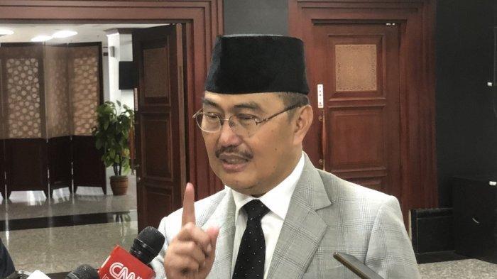 Mantan Ketua Mahkamah Konstitusi (MK) Jimly Asshiddiqie. Ia menanggapi polemik Pakar Hukum Tata Negara, Denny Indrayana yang dianggap membocorkan informasi soal putusan Mahkamah Konstitusi (MK) soal sistem Pemilu Legislatif (Pileg)