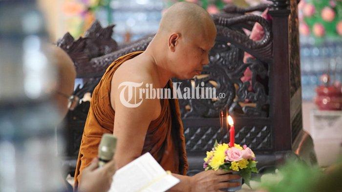 UCAPAN WAISAK 2025 - Ratusan Umat Budha ramai merayakan Hari Trisuci Waisak 2567/2023 yang jatuh pada Minggu (4/6/2023) di Mahavihara Budhhamanggala Balikpapan.TRIBUNKALTIM.CO/DWI ARDIANTO