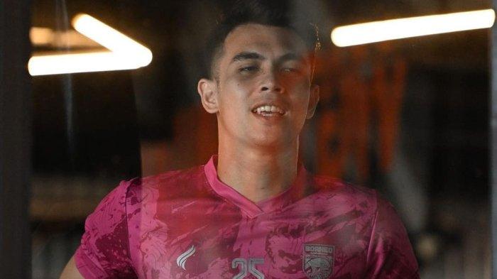 Nadeo Argawinata sering menjadi langganan kiper Timnas Indonesia, namun kali ini dari tiga nama yang dipanggil tidak ada nama Nadeo Argawinata yang kini merumput di klub Borneo FC Samarinda.