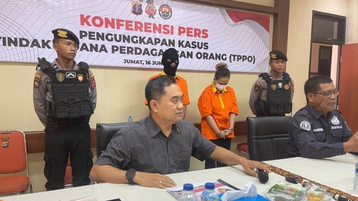 mucikari online garit jual 2 anaknya