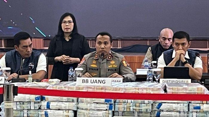 JUDI ONLINE - Kadiv Propam Polri Irjen Syahardiantono mengatakan dengan tegas akan memberikan sanksi pemecatan untuk anggota yang terlibat dalam judi online.