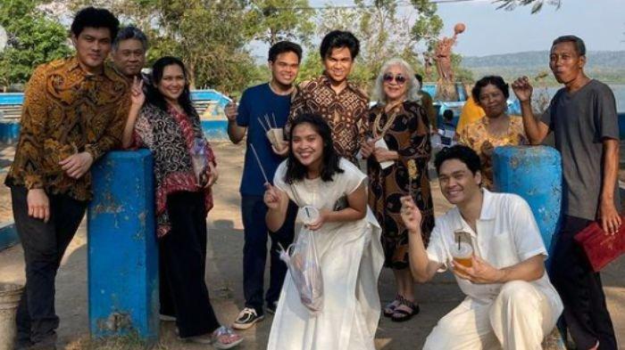 Gregoria Mariska dan Mikha Angelo bersama keluarga