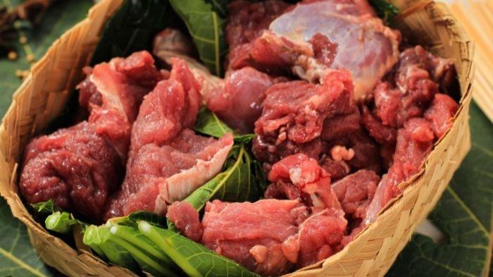 Ilustrasi daging kurban. Berikut cara menyimpan daging kurban Idul Adha 2023 di kulkas agar tahan lama.