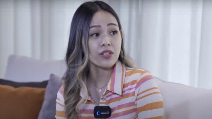 Lady Nayoan saat menjadi bintang tamu di YouTube Maia Estianty.