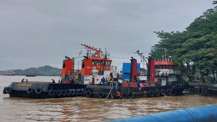 Posisi Kapal Atlantic dan Tongkang Indomarina 3002 yang ditariknya pasca larat dan menabram pipa induk kosongan milik Perumdan Tirta Kencana Samarinda.