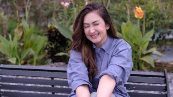 Artis cantik yang kini terjun menjadi politisi, Nafa Urbach.