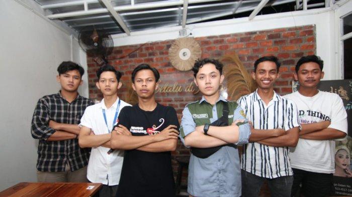 Cakra Adanu, band asal Balikpapan bergenre Pop Dangdut. Band Asal Kota Balikpapan, Cakra Adanu akan merilis single terbaru mereka berjudul Tak Kiro.