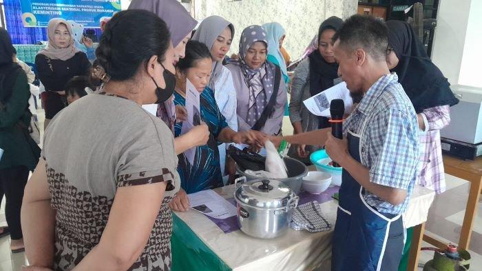 PNM PKU menggelar pelatihan klasterisasi usaha dilaksanakan dengan melibatkan nasabah Mekaar di Kantor Kecamatan Samarinda Utara (06/07).