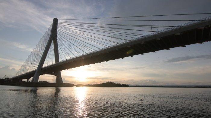 Jembatan Pulau Balang akan menghubungkan ke IKN Nusantara. Asisten II Pemkab Penajam Paser Utara, Nicko Herlambang, mengatakan, tol akan dibangun di atas lahan seluas 152,51 hektar, dengan panjang jalan kurang lebih 13,22 kilometer, Minggu (9/7/2023).