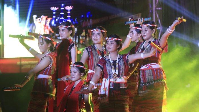 Jadwal dan Lokasi Kukar Festival Budaya Nusantara, Ada Penampilan Puluhan Pelaku Seni di Tenggarong. Penampilan kelompok seni pada pembukaan Kukar Festival Budaya Nusantara di Tenggarong, Kutai Kartanegara, Kalimantan Timur. TRIBUNKALTIM.CO/NEVRIANTO HARDI