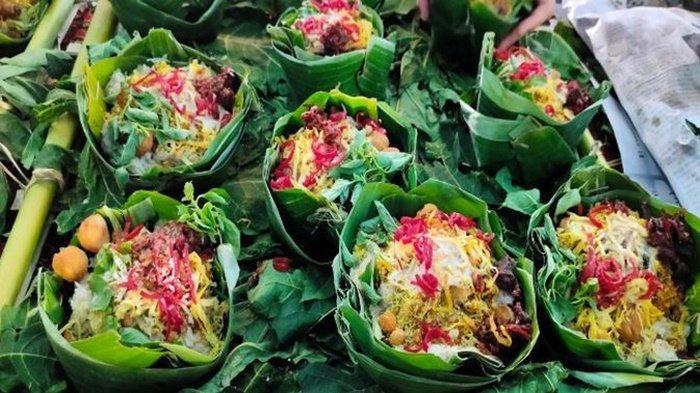Bubur suro ditafsirkan sebagai alat atau uba rampe dalam bahasa Jawauntuk memaknai 1 Suro.