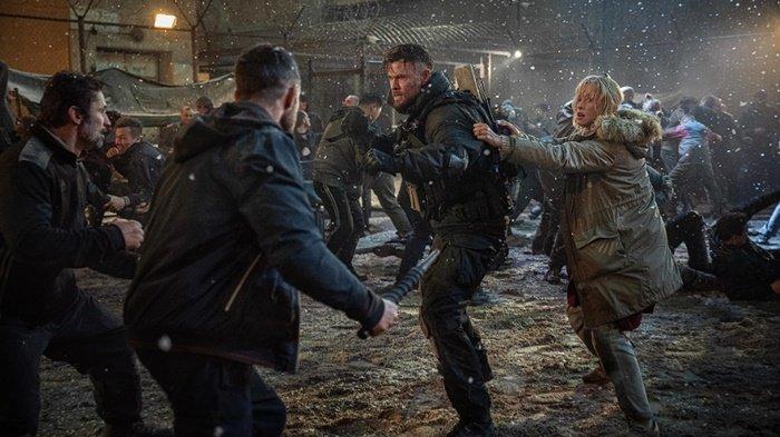 Chris Hemsworth pada film Extraction berperan sebagai pembunuh bayaran