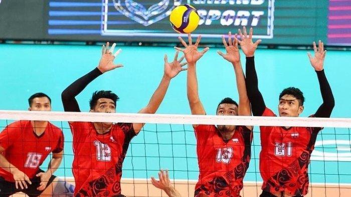 Pemain Timnas Voli Indonesia, Rivan Nurmulki, Hernanda Zulfi, dan Doni Haryono. Hasil AVC Challenge Cup 2023, Timnas Voli Putra Indonesia kalah 2-3 dari Thailand di babak 6 besar, Kamis (13/7/2023).