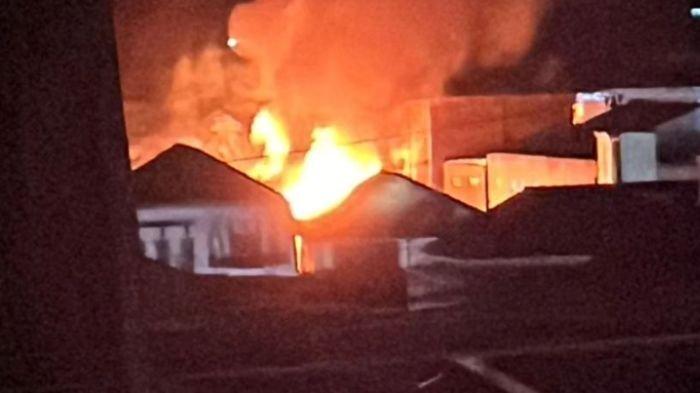 Kebakaran di KS Tubun Dalam Samarinda, Kota Samarinda, Kalimantan Timur pada Kamis (27/7/23) malam.