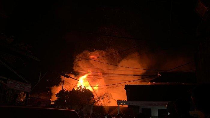 Kebakaran yang terjadi di Jalan KS Tubun Dalam Gang Wiraguna, Kelurahan Sidodadi Kecamatan Samarinda Ulu, Kota Samarinda Kalimantan Timur pada Kamis (27/7/2023) malam sekitar pukul 19.40 Wita.