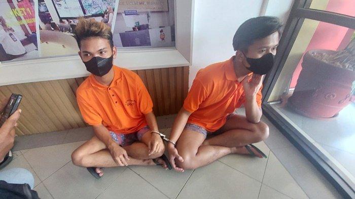 Caption: Rizki (kiri) dan Jaidi (kanan) saat dihadirkan dalam rilis di Mapolresta Samarinda atas kasua TPPO yang mereka lakukan, Kamis (28/7/2023)