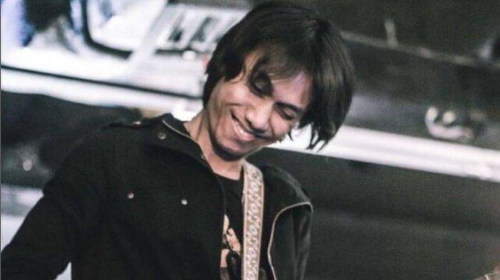 Eross Candra, gitaris Sheila On 7.