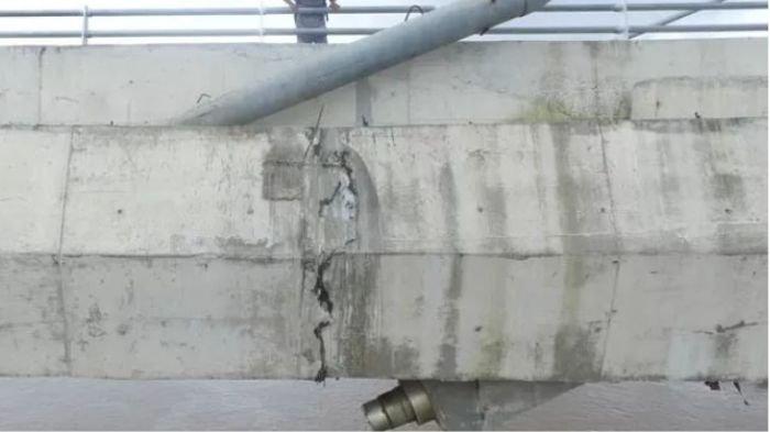 Foto lama Jembatan Mahkota II Samarinda retak kembali viral dan bikin heboh.