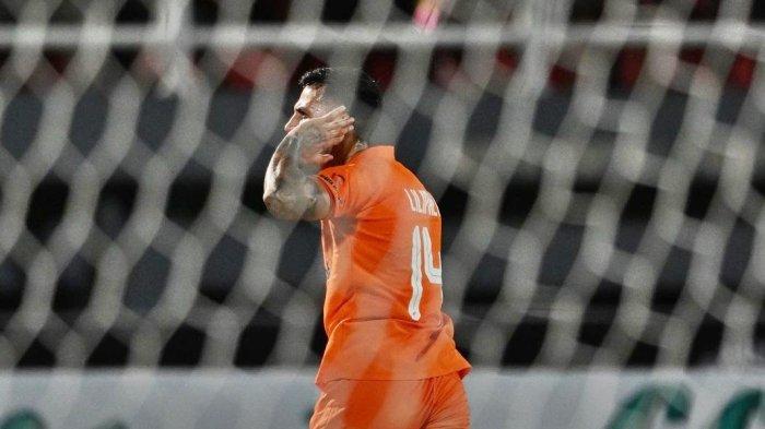 Saat Stefano Lilipaly saat melakukan selebrasi gol keduanya bagi Borneo FC Samarinda atas Persikabo 1973.