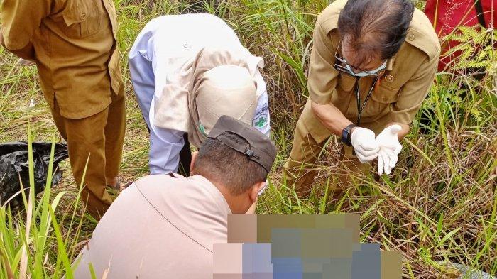 Warga di Kecamatan Sangasanga, Kutai Kartanegara, Kalimantan Timur dibuat geger dengan penemuan mayat bayi perempuan, Selasa (15/8/2023). Bermula dari warga yang sedang antar jenazah ke pemakaman lantas menemukan mayat bayi di lokasi pemakaman. 