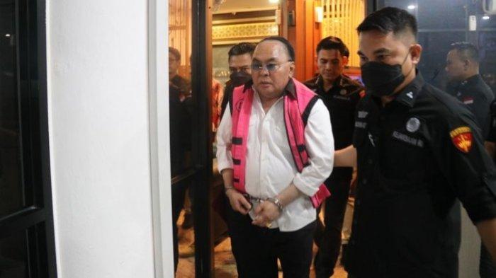 Anggota Komisi I DPR RI dari Fraksi PDI-P Ismail Thomas (IT) menjadi tersangka kasus korupsi pemalsuan dokumen pertambangan di Kutai Barat, Kalimantan Timur. Ismael Thomas, anggota DPR RI dari partai apa? Profil dan daftar harta mantan Bupati Kubar tersangka korupsi di Kejaksaan Agung