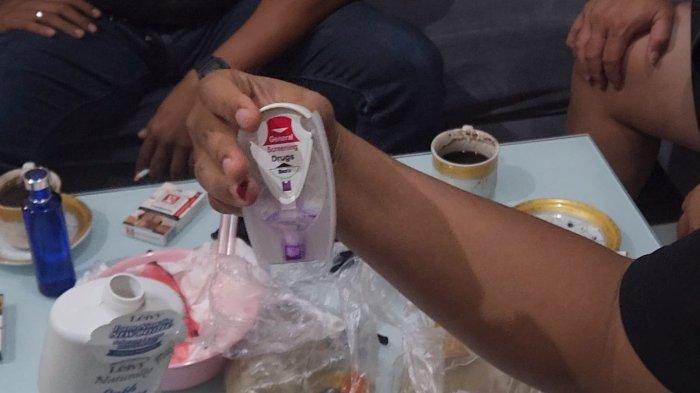 TS dan barang bukti sabu selundupannya saat diamankan Petugas Lapas Kelas IIA Samarinda, Senin (14/8/2023) lalu.