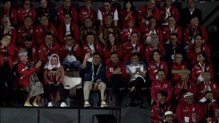 Wali Kota Solo Gibran Rakabuming Raka mendapatkan pujian atas kinerjanya memimpin Kota Solo. Adapun pujian itu berasal dari Wakil Ketua Dewan Pembina Partai Solidaritas Indonesia (PSI) Grace Natalie secara langsung di hadapan putra sulung Presiden Joko Widodo atau Jokowi di gelaran Kopi Darat Nasional (Kopdarnas) PSI di Tennis Indoor, Senayan, Jakarta.