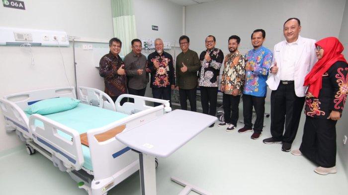 Gubernur Kaltim, Isran Noor meninjau Gedung H Imdaad Hamid Rumah Sakit dr Kanujoso Djatiwibowo (RSKD) didampingi oleh Direktur RSKD Edy Iskandar dan manajemen RSKD lainnya, Jumat (25/8/2023). 