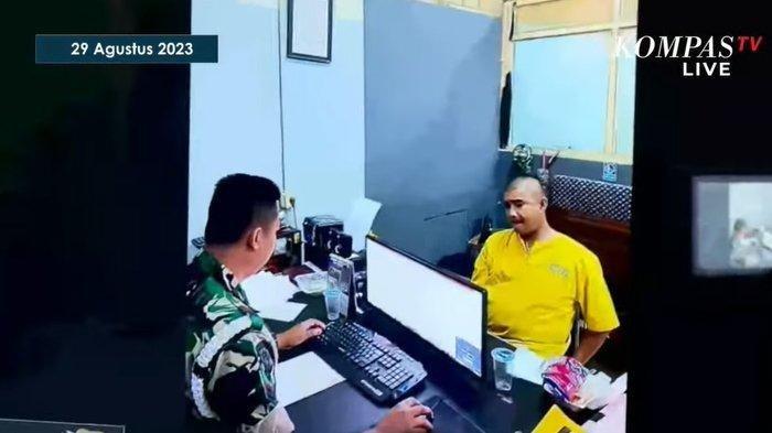 Praka RM saat menjalani pemeriksaan soal kasus oknum paspampres aniaya pemuda Aceh hingga tewas.