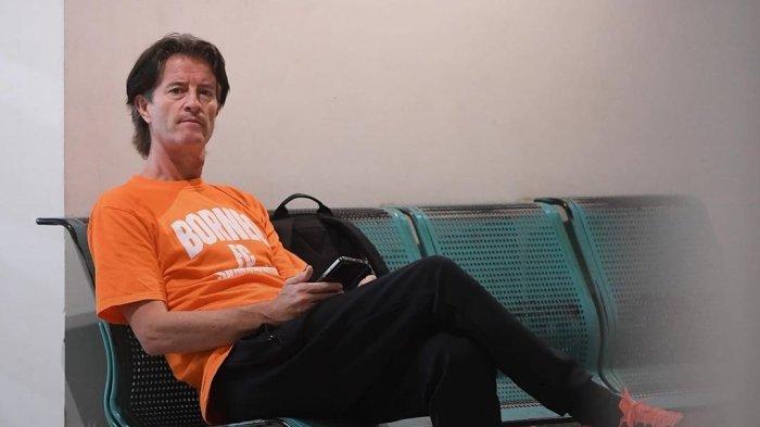 Pelatih Borneo FC Samarinda, Pieter Huistra saat menjelang laga Liga 1 Persebaya vs Borneo FC di Surabaya.