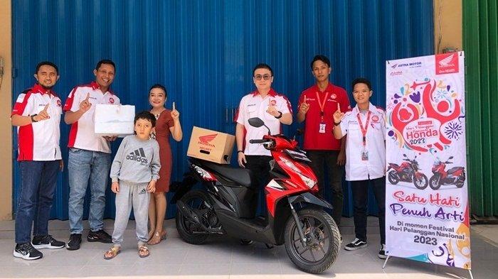 Merayakan Harpelnas (Hari Pelanggan Nasional) Astra Motor Kaltim 1 Berikan Service Kunjung dan Parcel Kepada Konsumen Loyal Honda