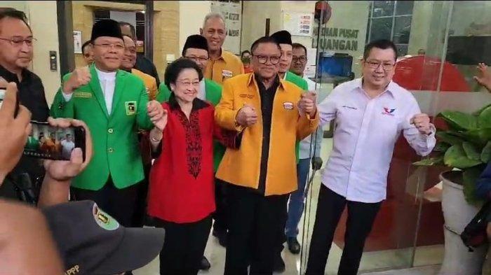 Ketua Umum PDIP, Megawati Soekarnoputri bersama Ketua Umum parpol pendukung Ganjar Pranowo.