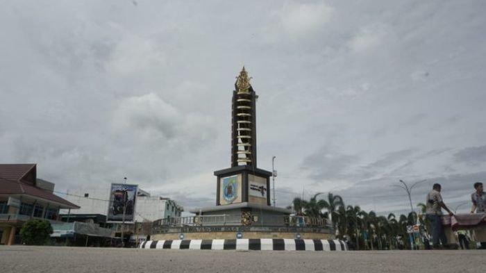 Tugu Usuk Bulau, salah satu ikon kabupaten Paser
