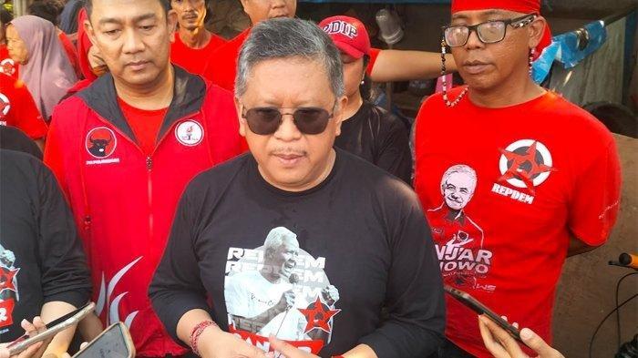 Sekjen PDIP Hasto Kristiyanto saat ditemui di kawasan Jakarta Pusat usai mengikuti kegiatan senam Sicita dan Door To Door untuk kemenangan Ganjar Pranowo, Sabtu (9/9/2023). Hasto Kristiyanto mengakui wanita yang melabrak Rocky Gerung adalah kader PDIP. Menurutnya yang dilakukan wanita tersebut adalah penyampaian pendapat