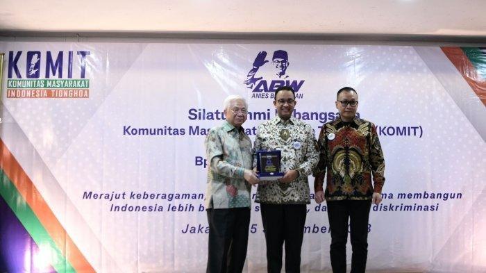 Anies Baswedan dinobatkan sebagai bagian dari Komunitas Masyarakat Indonesia Tionghoa (KOMIT) pada salah satu rangkaian acara bertajuk 'Silaturahmi Kebangsaan KOMIT dengan Anies Baswedan', Jumat malam (15/9/2023).