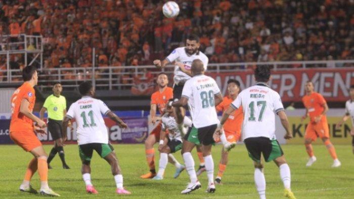 Terens Puhiri saat mendapatkan peluang di mulut gawang di laga Liga 1 Borneo FC vs PSS Sleman hari ini, Minggu (17/9/2023). 