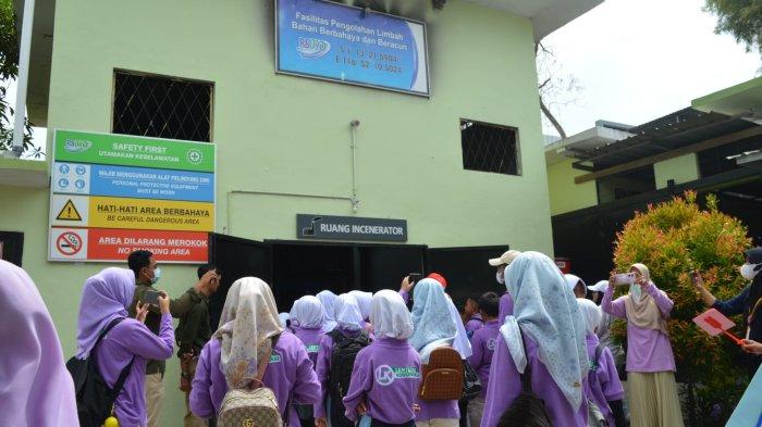 Rangkaian kegiatan Rumah Sakit Kanujoso Djatiwibowo (RSKD) Balikpapan, Kalimantan Timur menggelar kegiatan pelestarian lingkungan hidup dalam rangka memperingati Hari Ozon Sedunia, Sabtu (16/9/2023). Kegiatan yang diselenggarakan RSKD ini bisa menjadi paduan sekolah agar bisa fokus kepada manajemen pembinaan lingkungan.