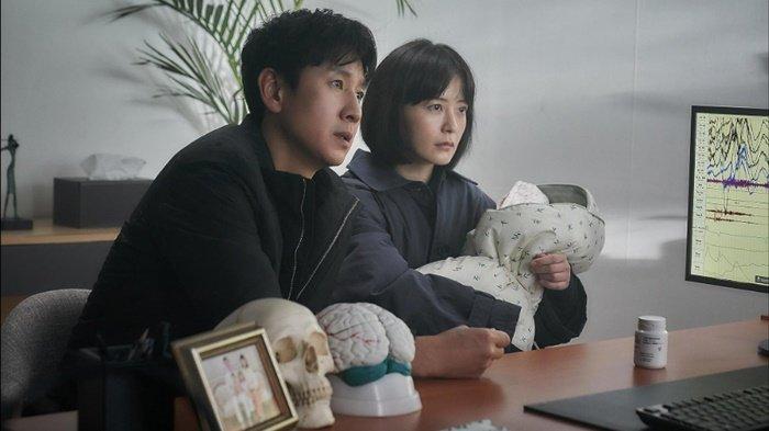 Film Korea Sleep menghadirkan Jung Yu Mi dan Lee Sun Kyu sebagai bintang utamanya