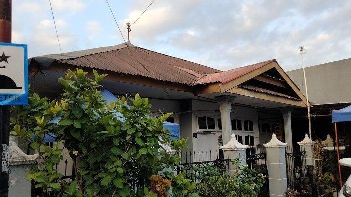 Rumah Nur Utami berlokasi di Komplek Hartaco, Jalan Perintis Kemerdekaan, Kelurahan Tamalanrea Jaya, Kecamatan Tamalanrea, Kota Makassar.
