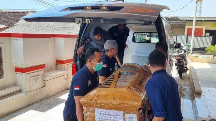 Kapolda Kaltara mendatangi otopsi ajudannya di RS Bhayangkara Semarang, Sabtu (23/9/2023).