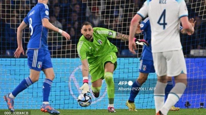 Mantan kiper AC Milan, yang saat ini bermain untuk Paris Saint-Germain (PSG), Gianluigi Donnarumma.