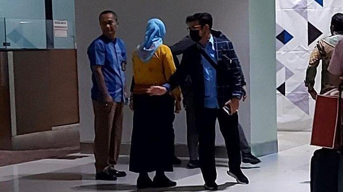 Penampakan Menteri Pertanian (Mentan) Syahrul Yasin Limpo saat tiba di Bandara Soekarno-Hatta, Tangerang, Banten, Rabu (4/10/2023) - Simak fakta-fakta mengenai penggeledahan rumah pribadi Menteri Pertanian (Mentan) Syahrul Yasin Limpo (SYL) di Makassar, Sulawesi Selatan.